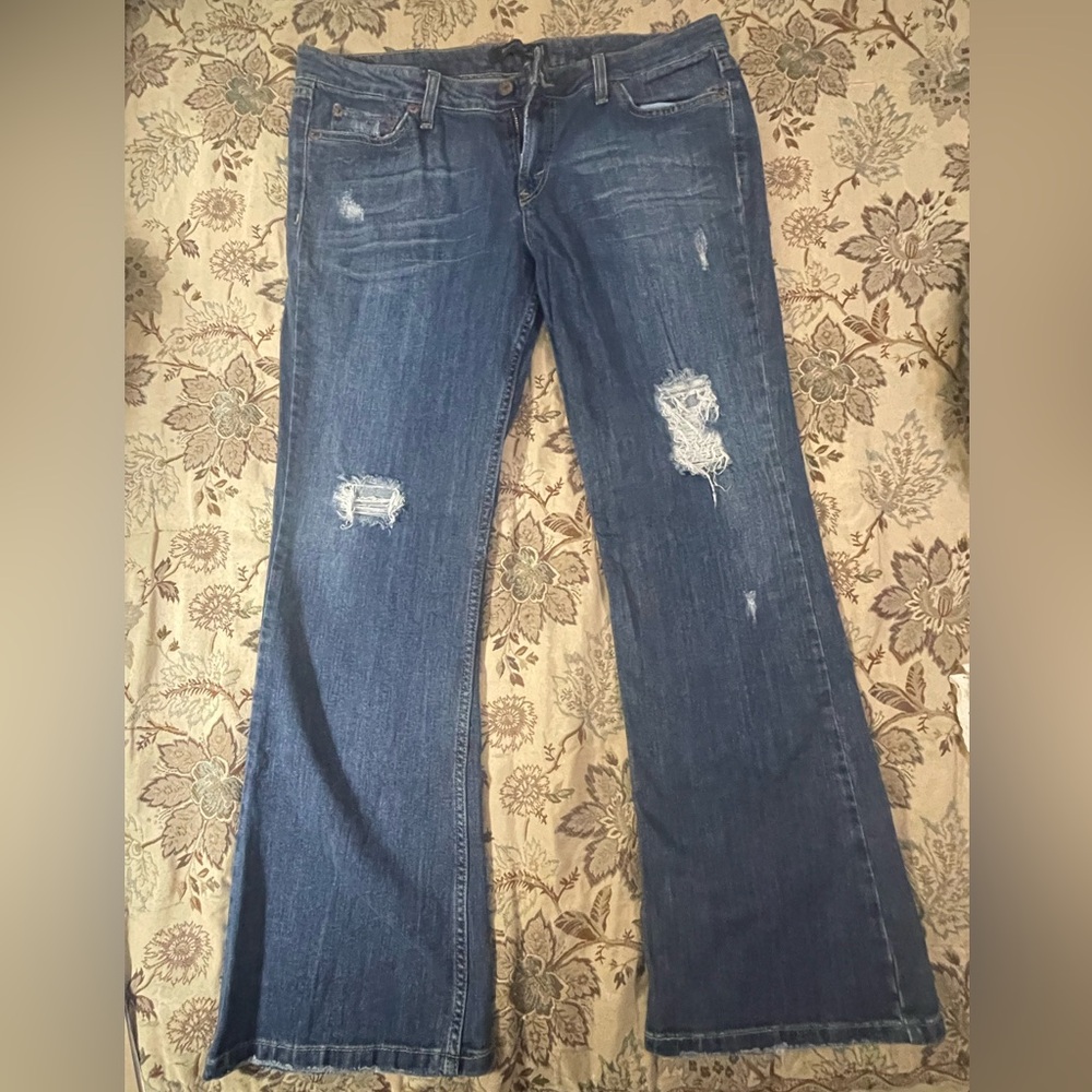 Levi’s womens dark blue 518
